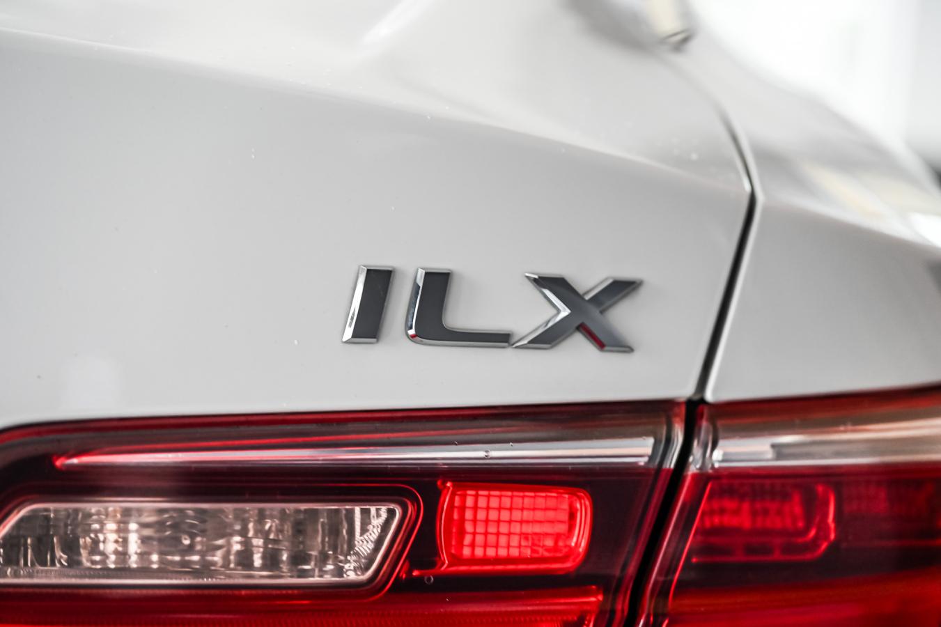 2017 Acura ILX - Image 12