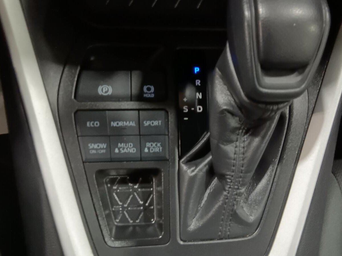 2024 Toyota RAV4 - Image 21