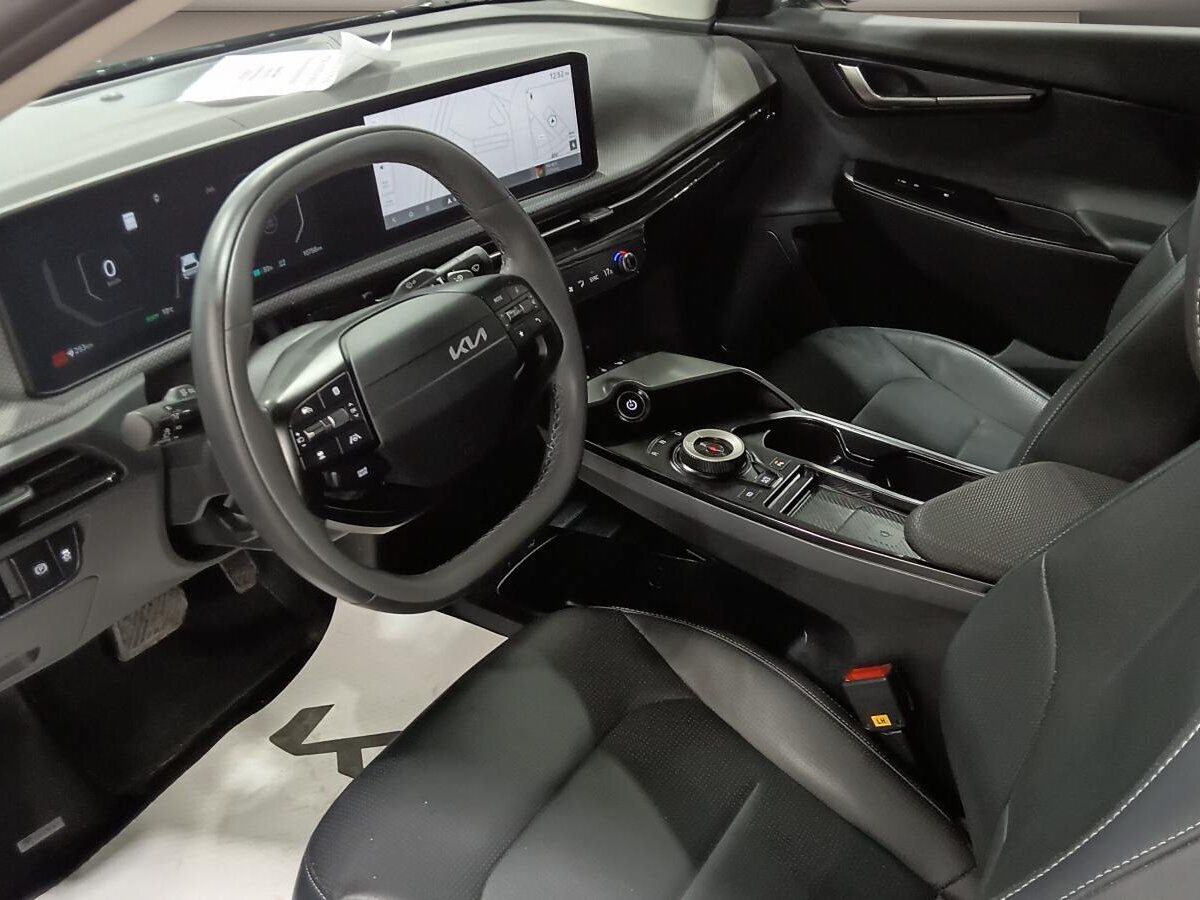 2025 Kia EV6 - Image 8