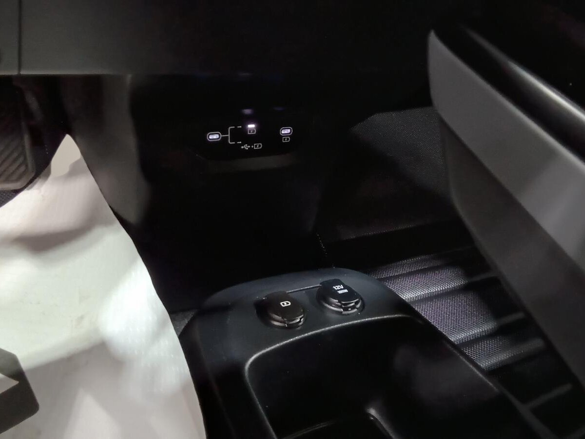 2025 Kia EV6 - Image 12