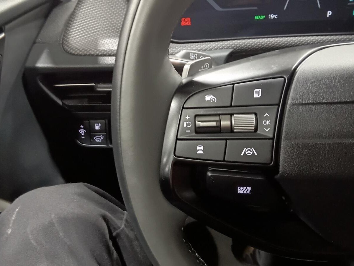 2025 Kia EV6 - Image 17