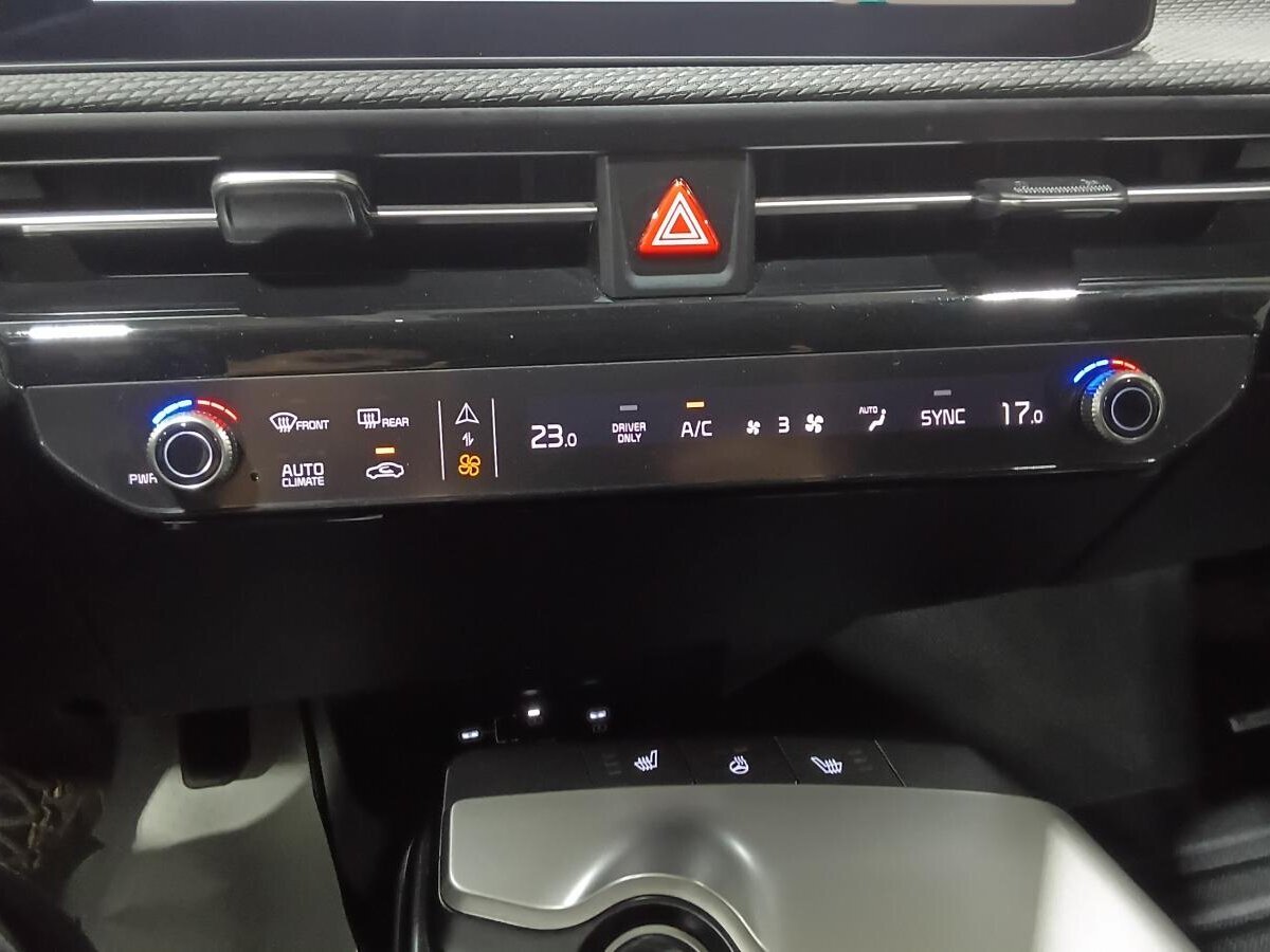 2025 Kia EV6 - Image 20