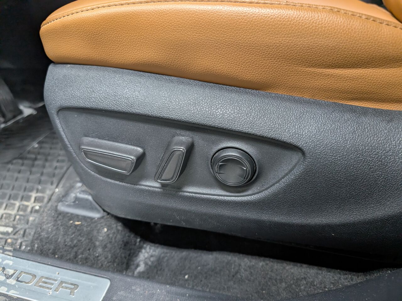 2025 Toyota Highlander Hybride - Image 12
