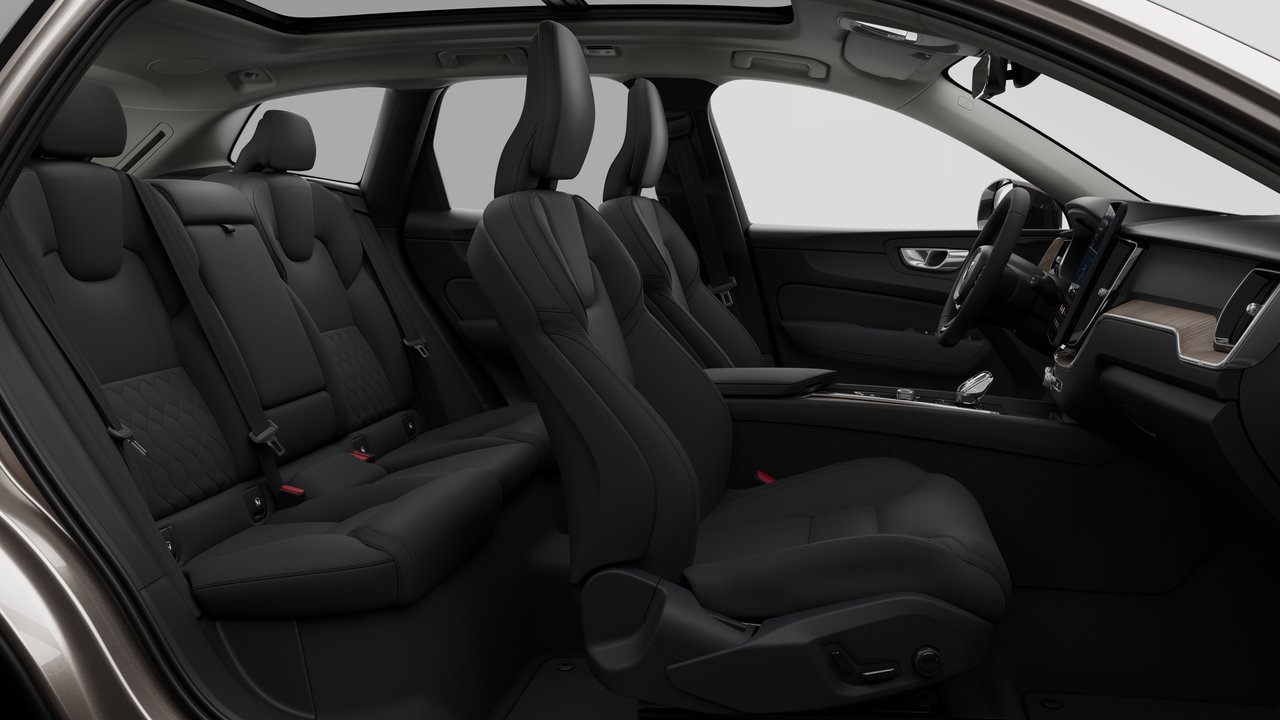 2026 Volvo XC60 - Image 13