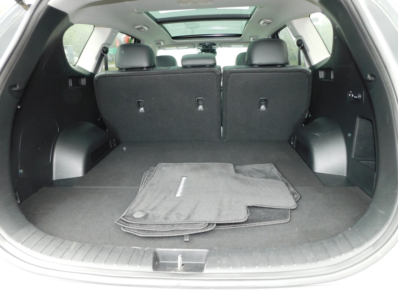 2022 Hyundai Santa Fe - Image 11