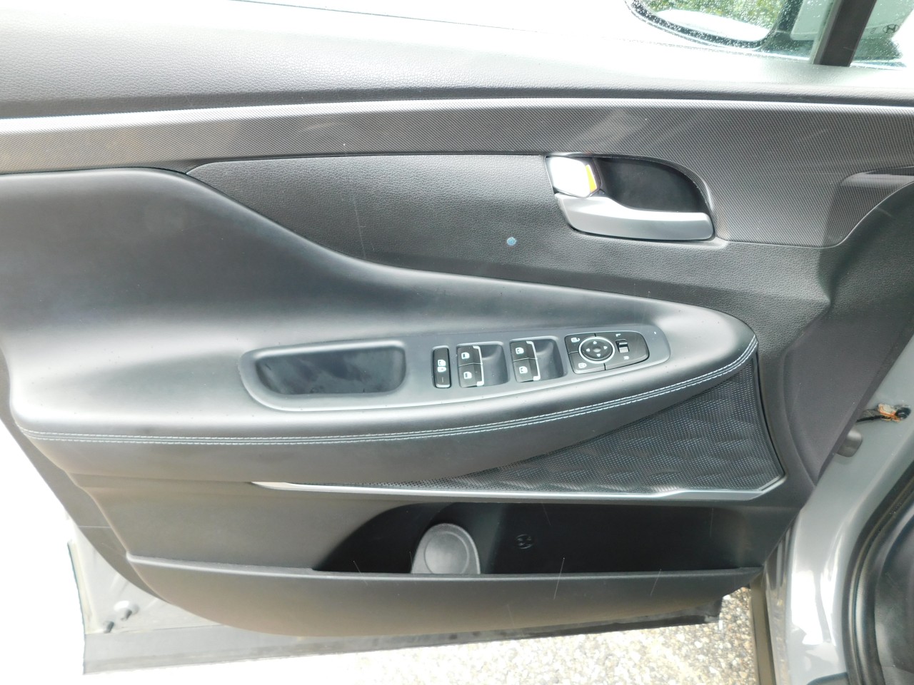 2022 Hyundai Santa Fe - Image 12