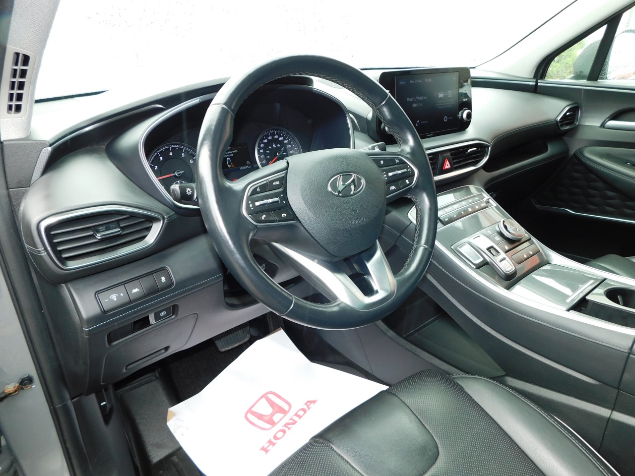 2022 Hyundai Santa Fe - Image 15