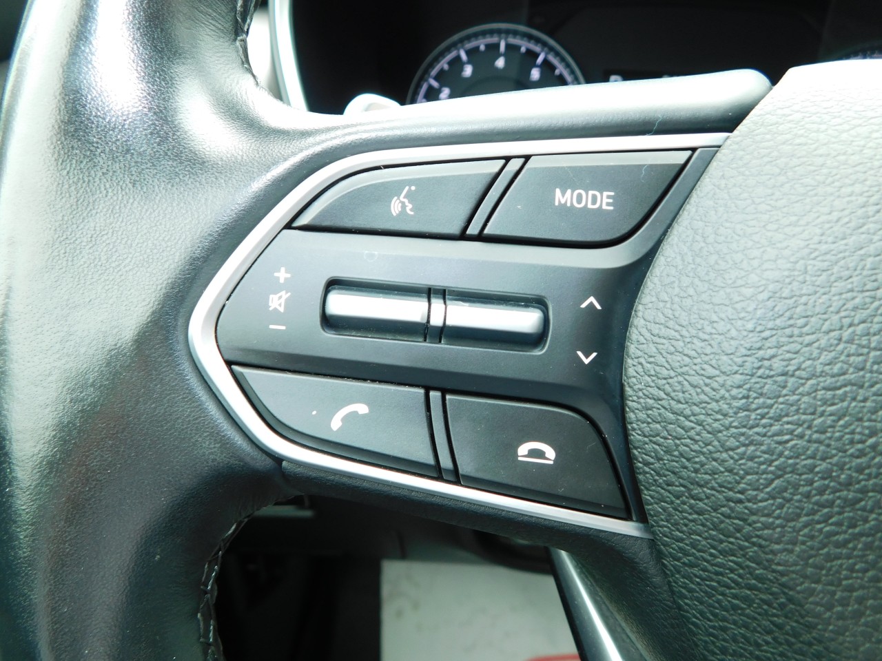 2022 Hyundai Santa Fe - Image 16