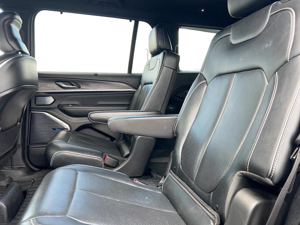 2023 Jeep Grand Cherokee L - Image 18