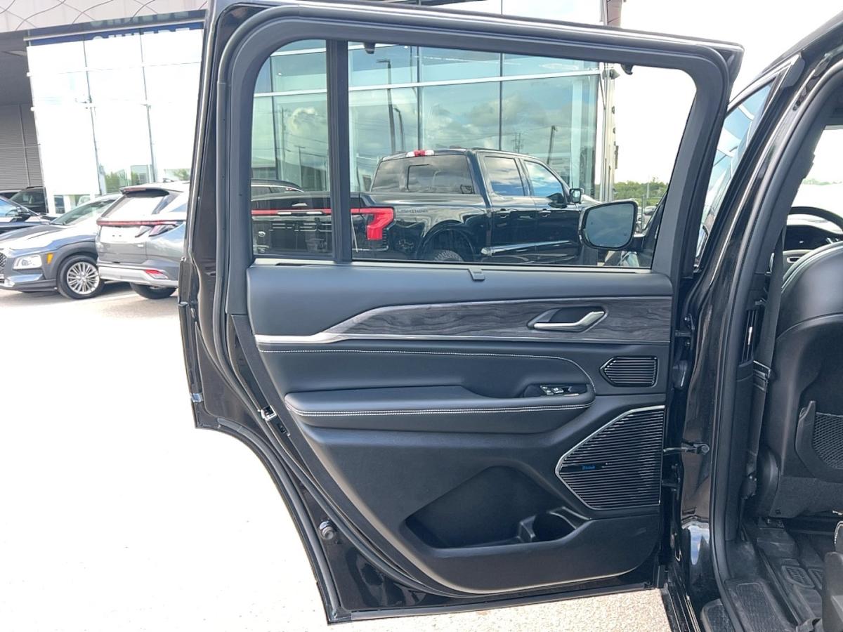 2023 Jeep Grand Cherokee L - Image 21