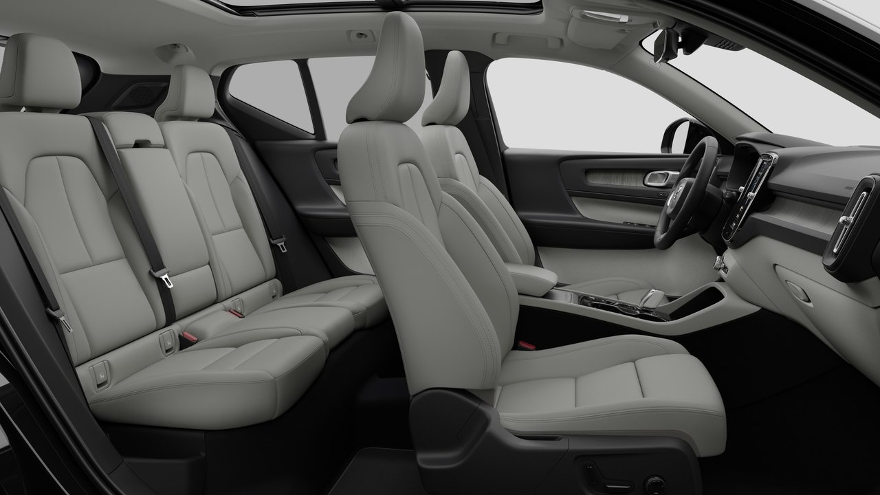 2026 Volvo XC40 - Image 13