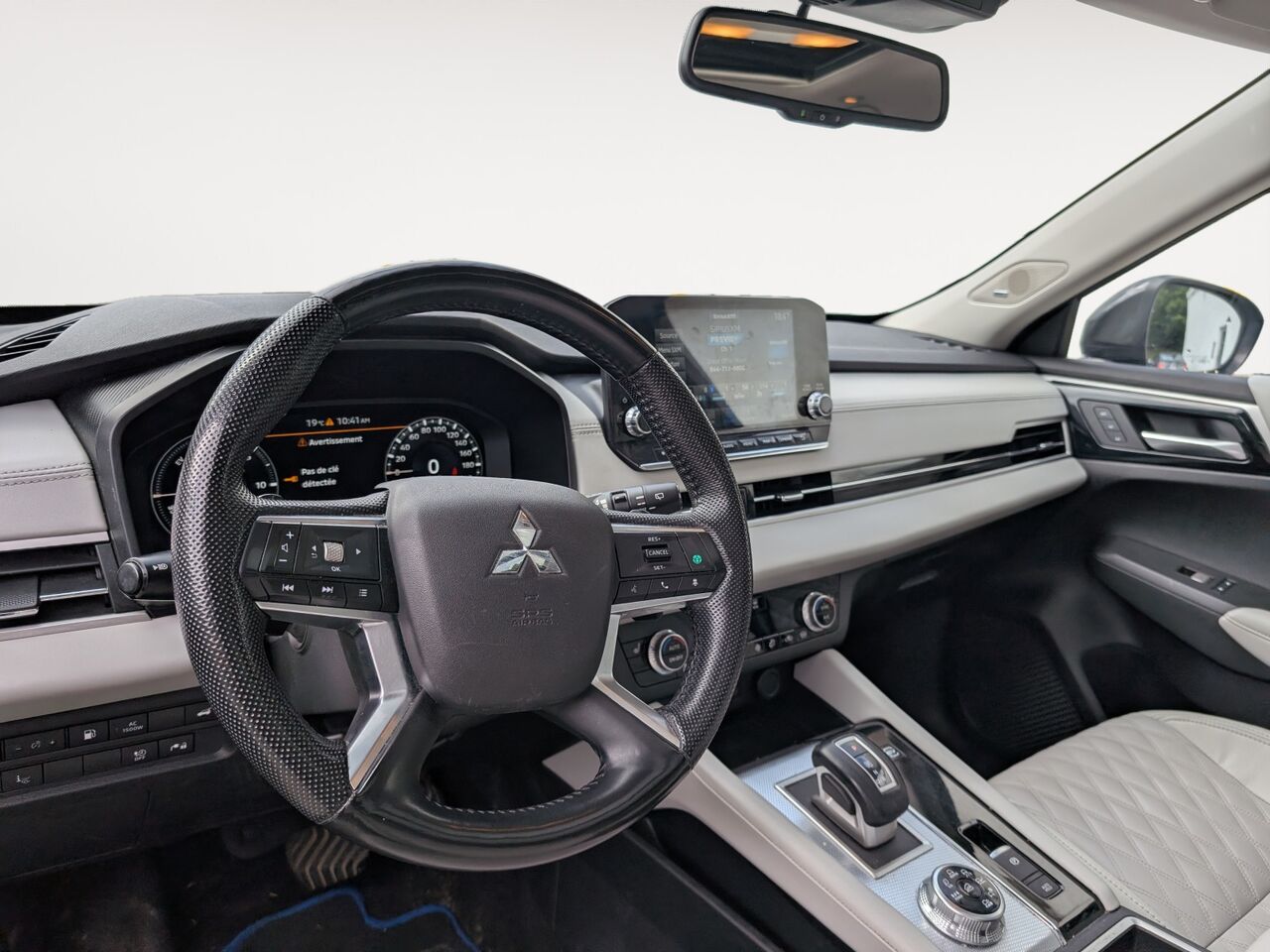 2023 Mitsubishi Outlander PHEV - Image 9
