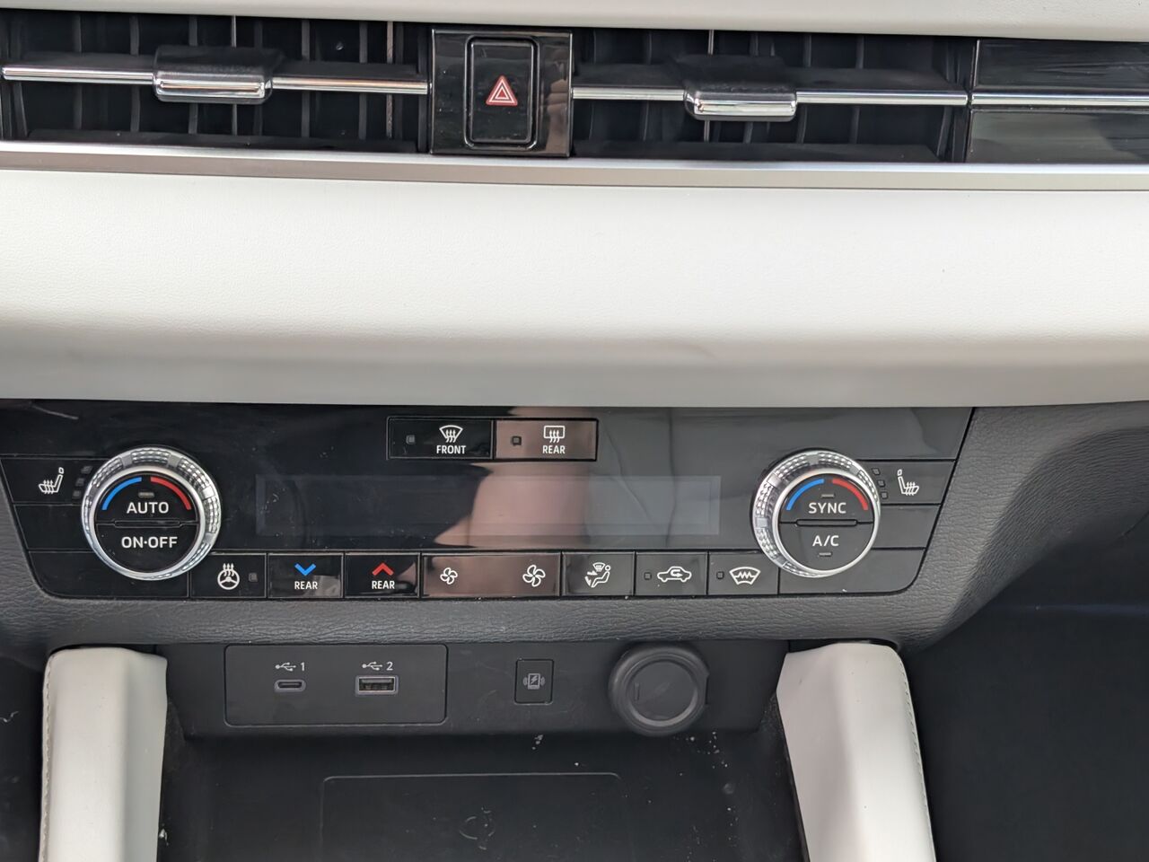 2023 Mitsubishi Outlander PHEV - Image 11