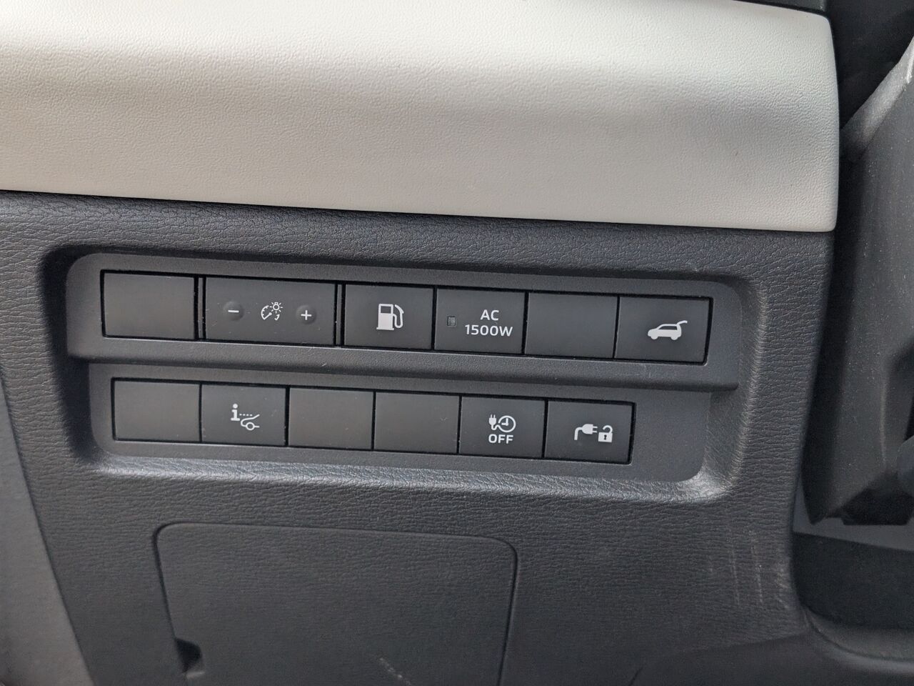 2023 Mitsubishi Outlander PHEV - Image 13