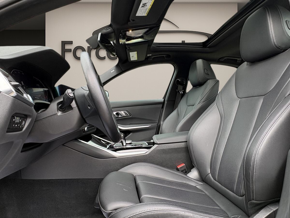 2022 BMW 330i - Image 6