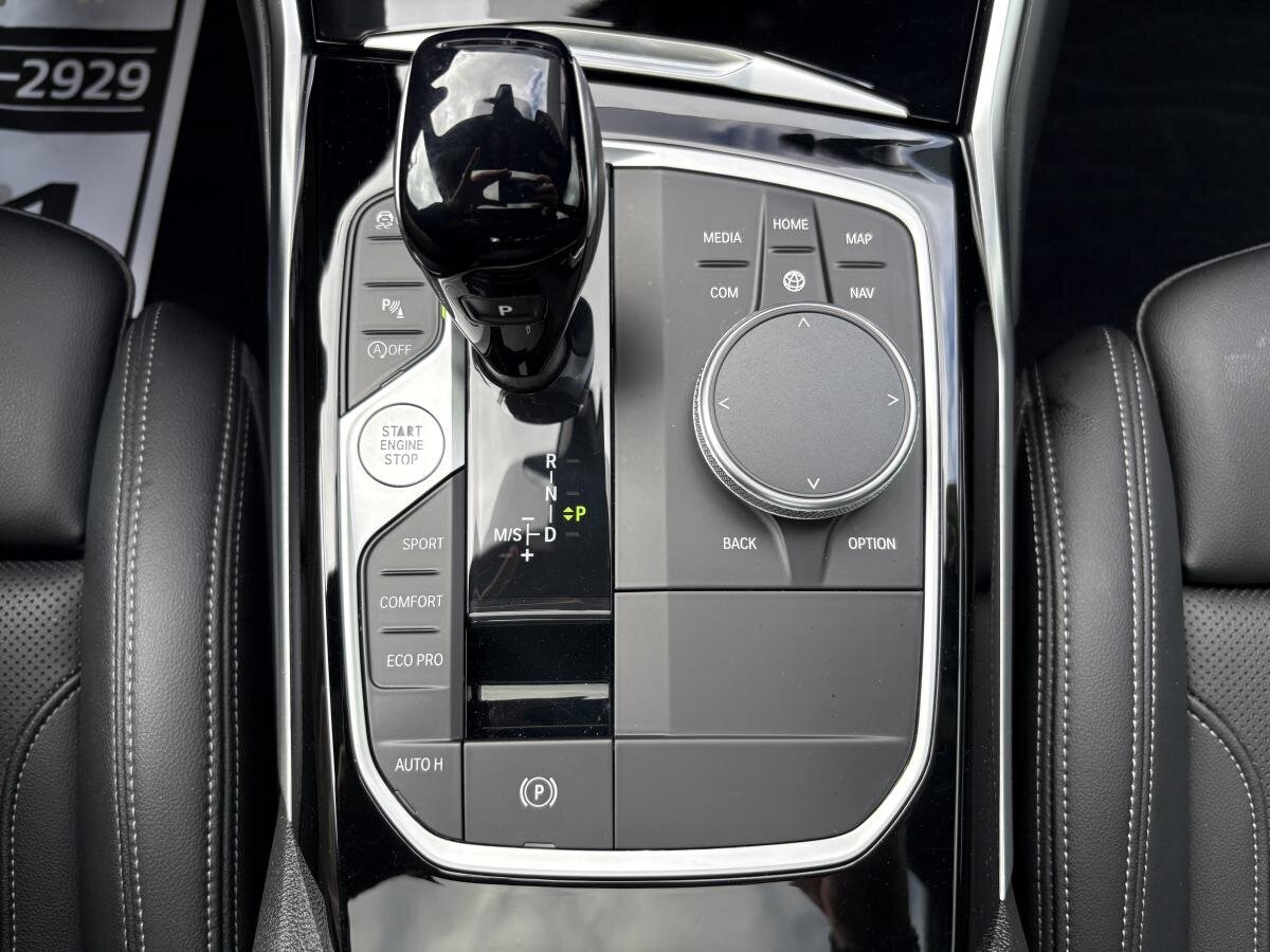 2022 BMW 330i - Image 18