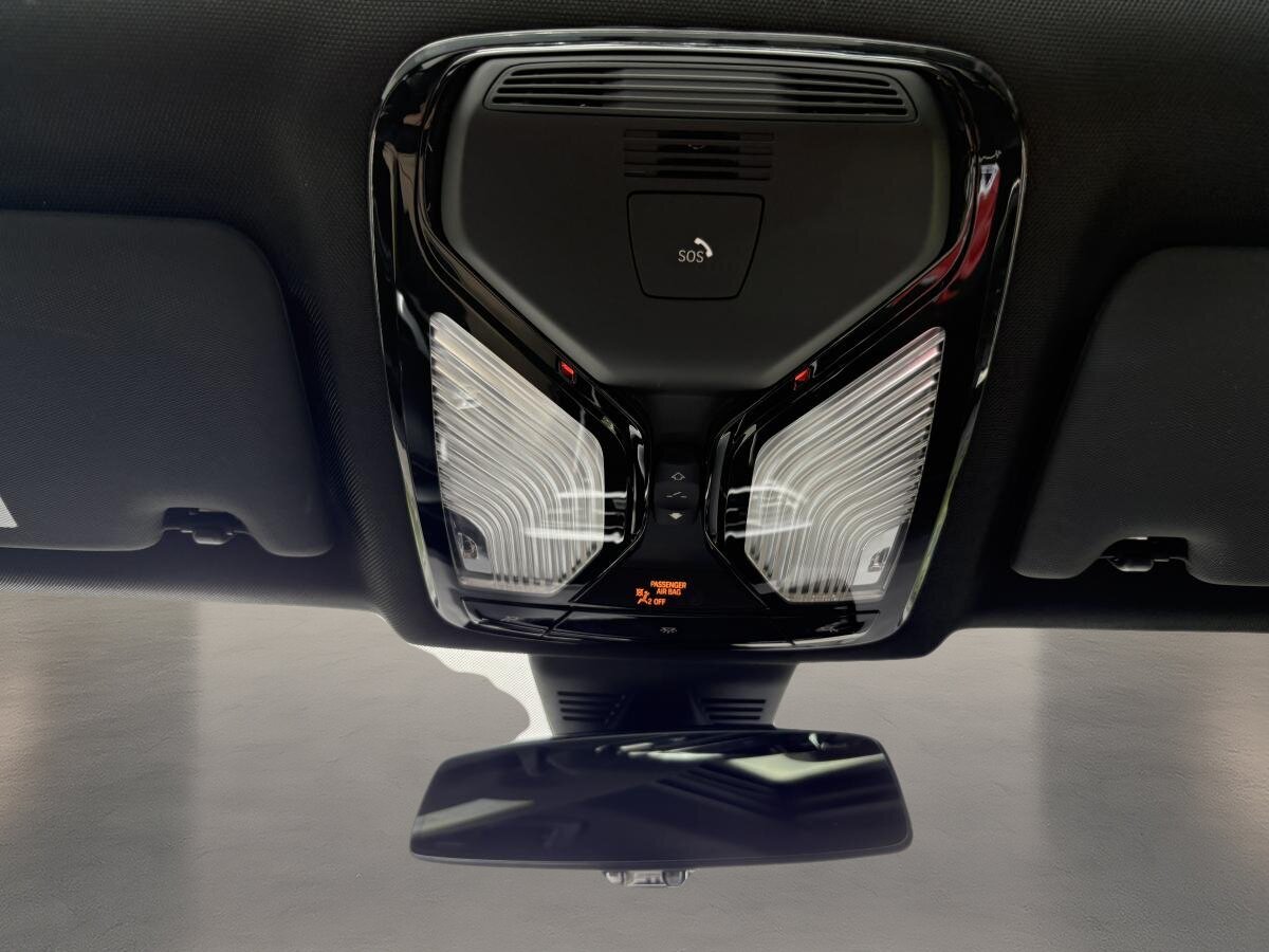 2022 BMW 330i - Image 23