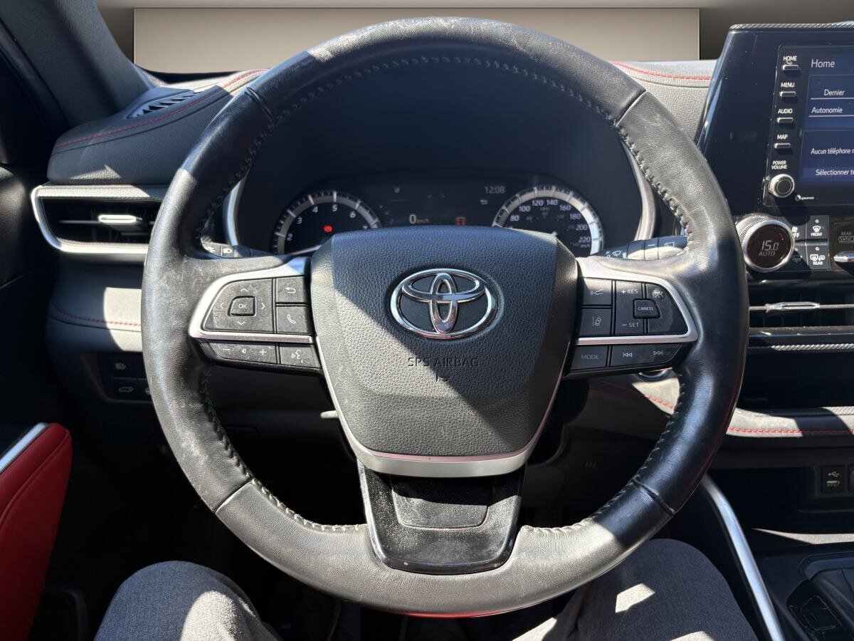 2022 Toyota Highlander - Image 17