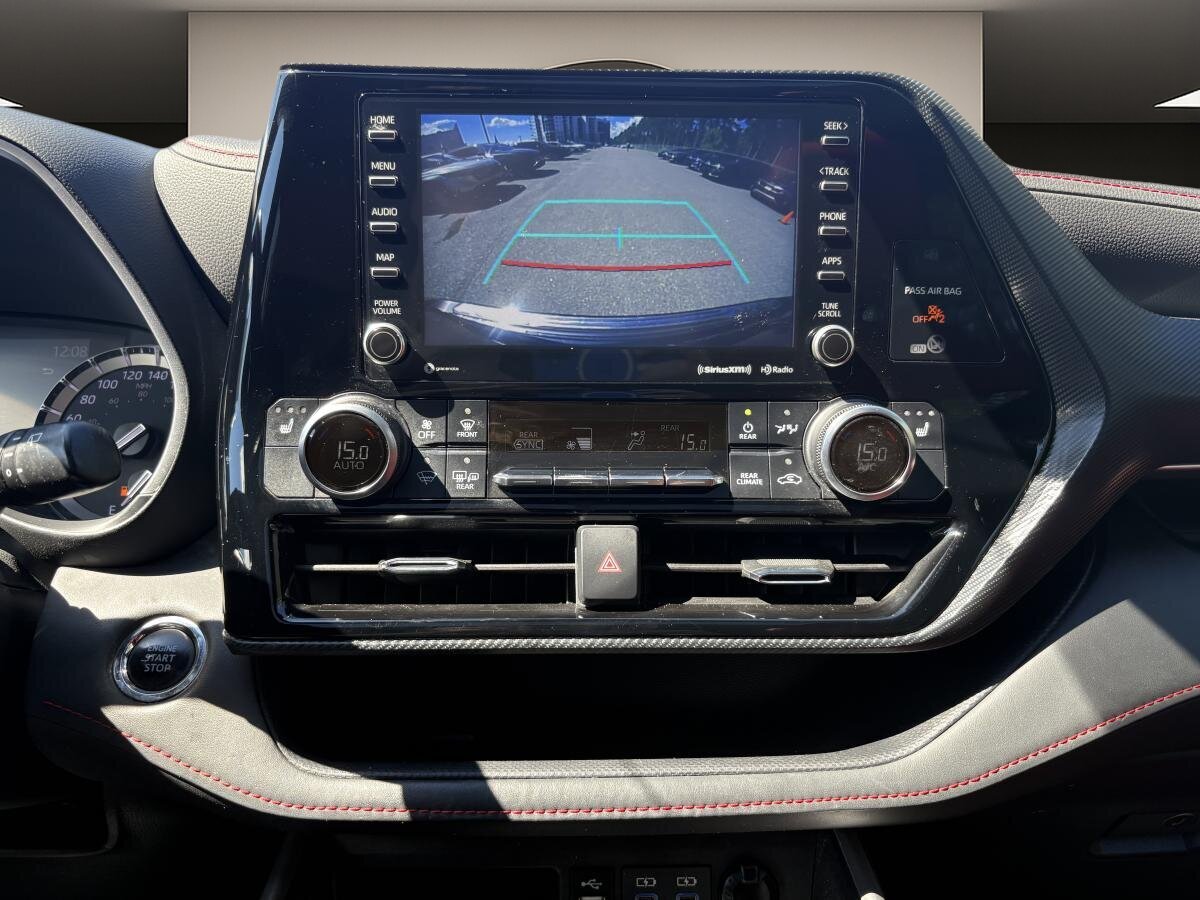 2022 Toyota Highlander - Image 20