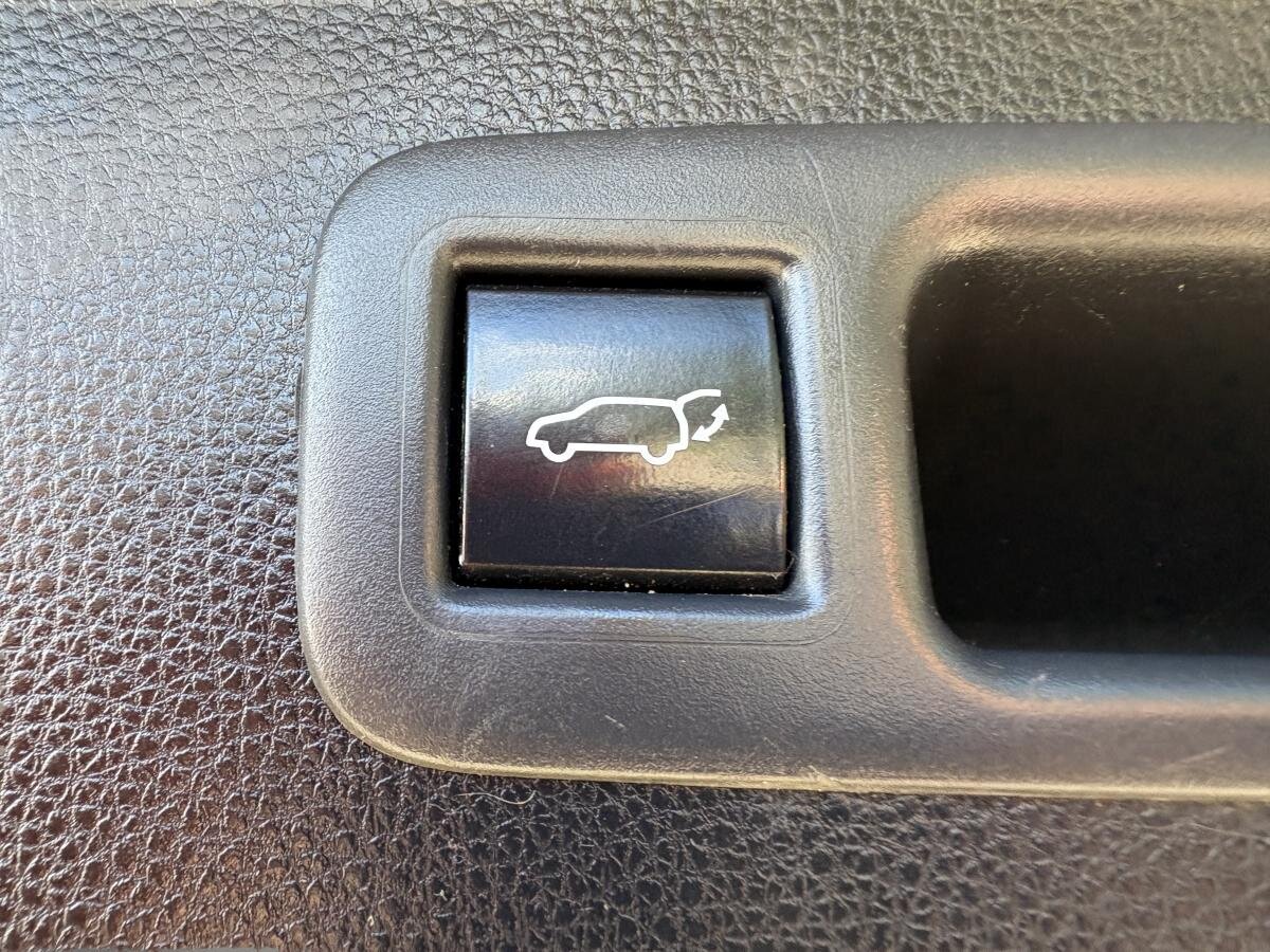 2022 Toyota Highlander - Image 27