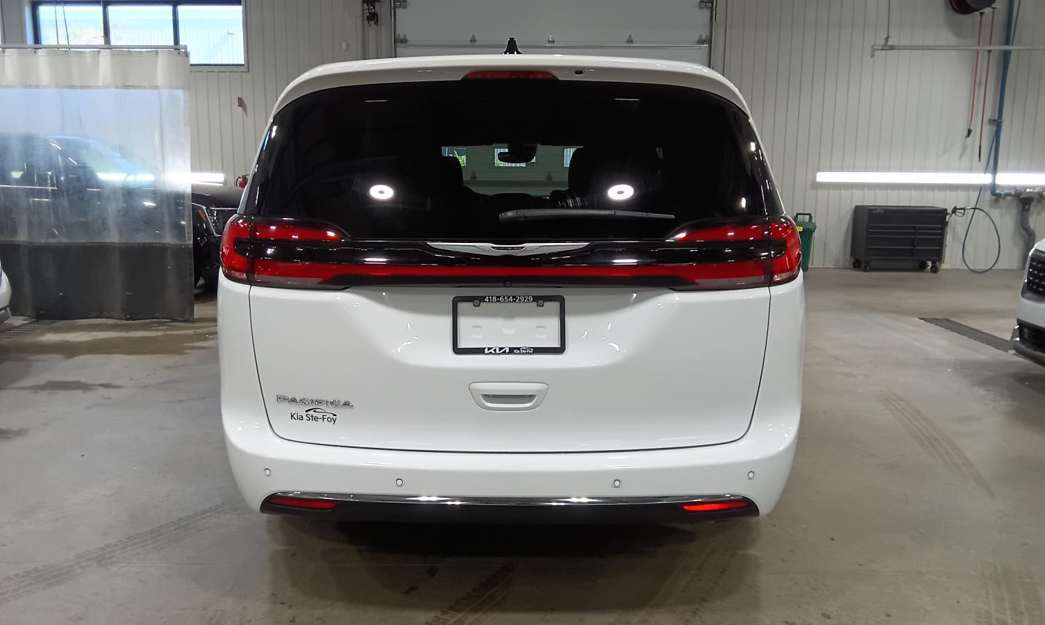 2025 Chrysler Pacifica - Image 5