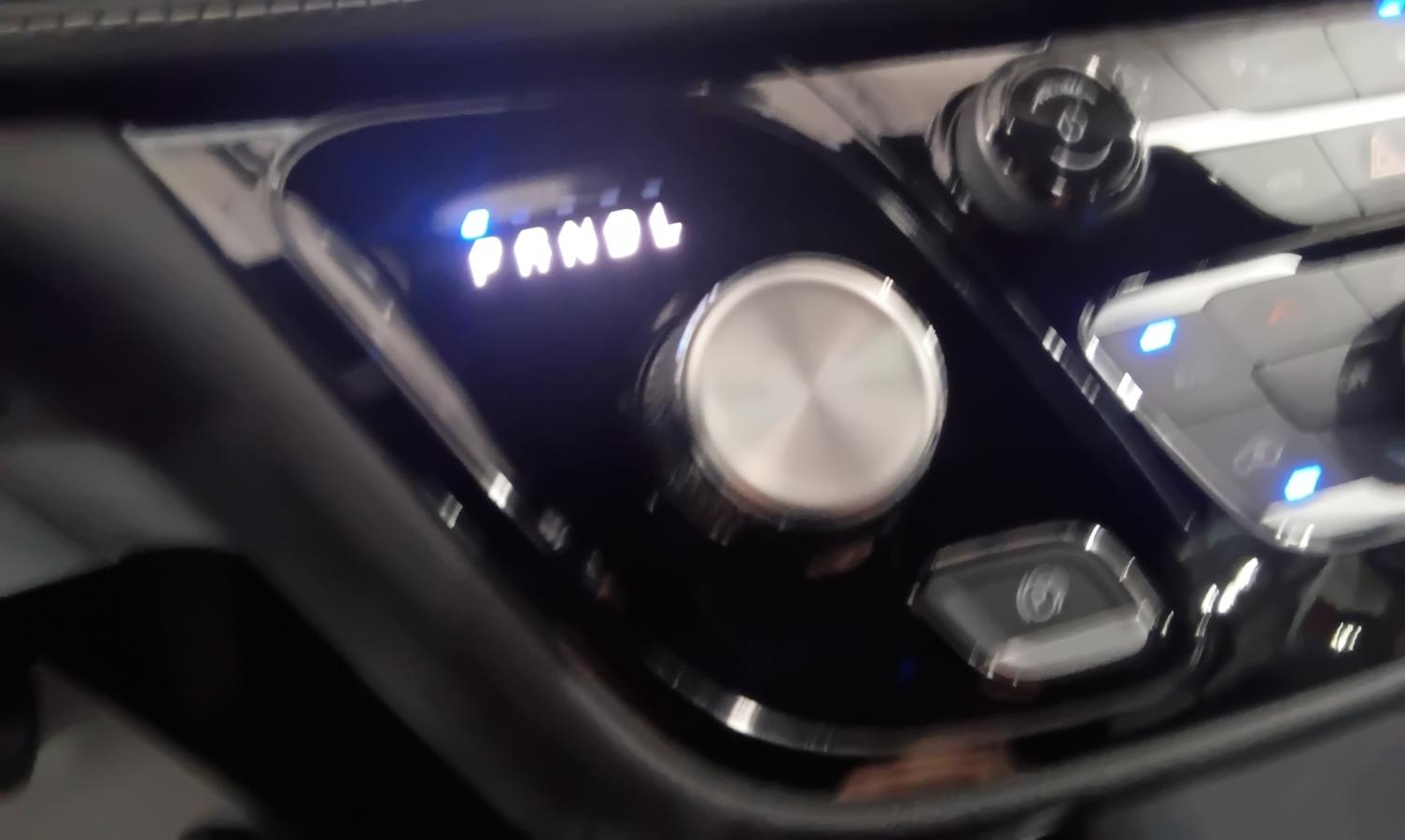 2025 Chrysler Pacifica - Image 12