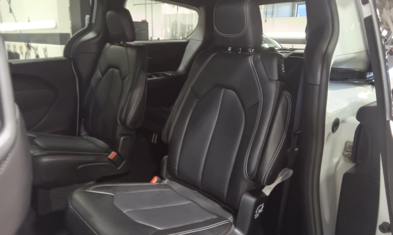 2025 Chrysler Pacifica - Image 17