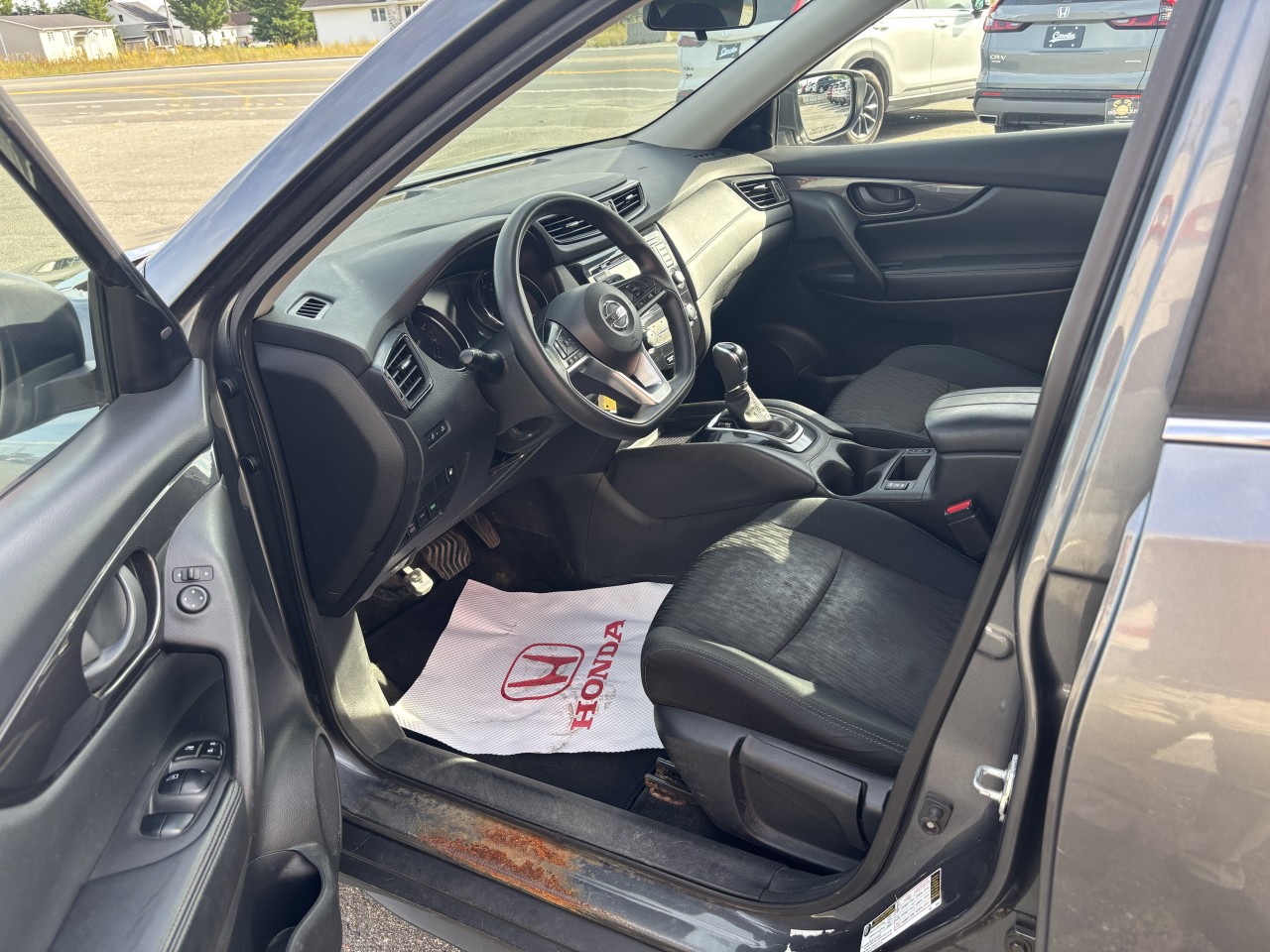 2019 Nissan Rogue - Image 9