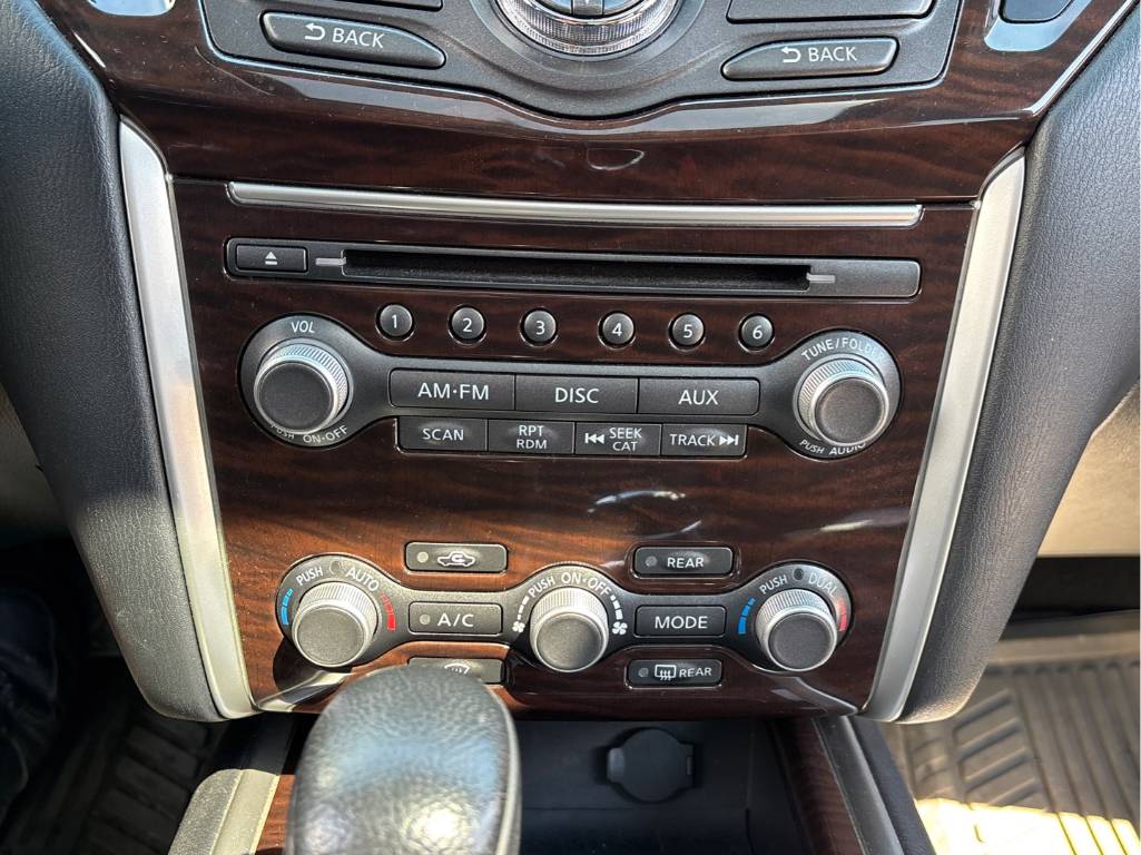 2014 Nissan Pathfinder - Image 2