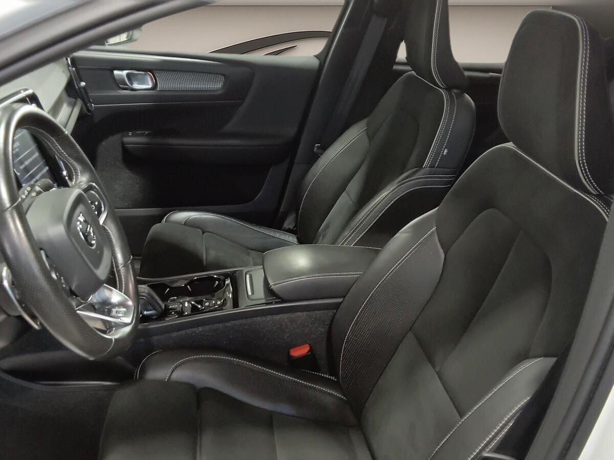 2020 Volvo XC40 - Image 10