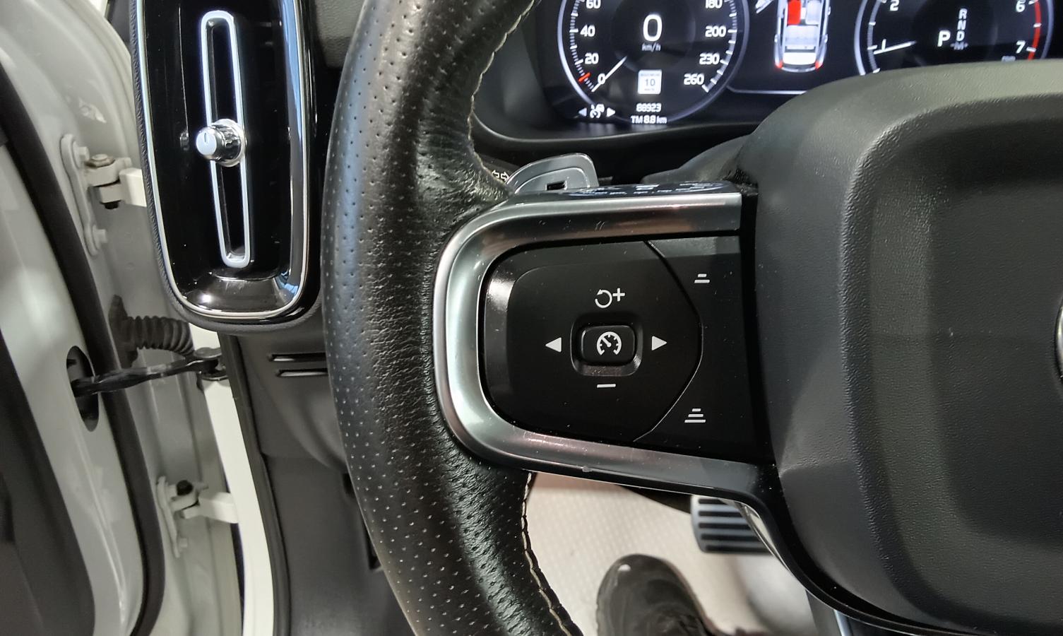 2020 Volvo XC40 - Image 13
