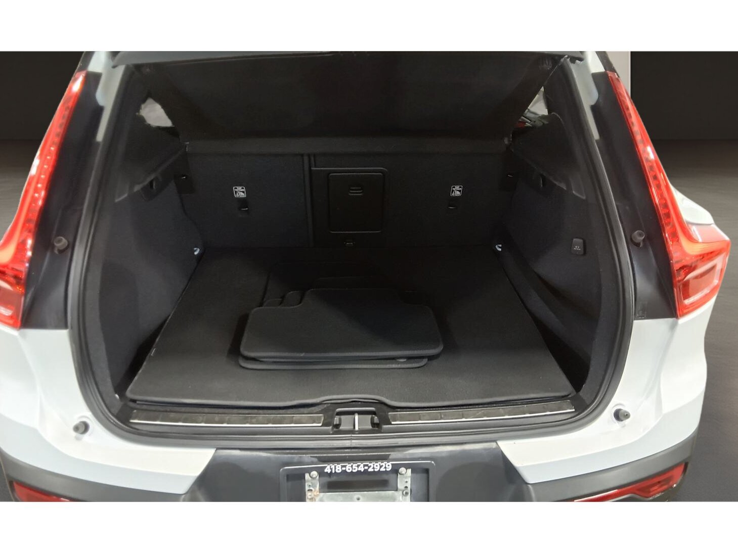 2020 Volvo XC40 - Image 27