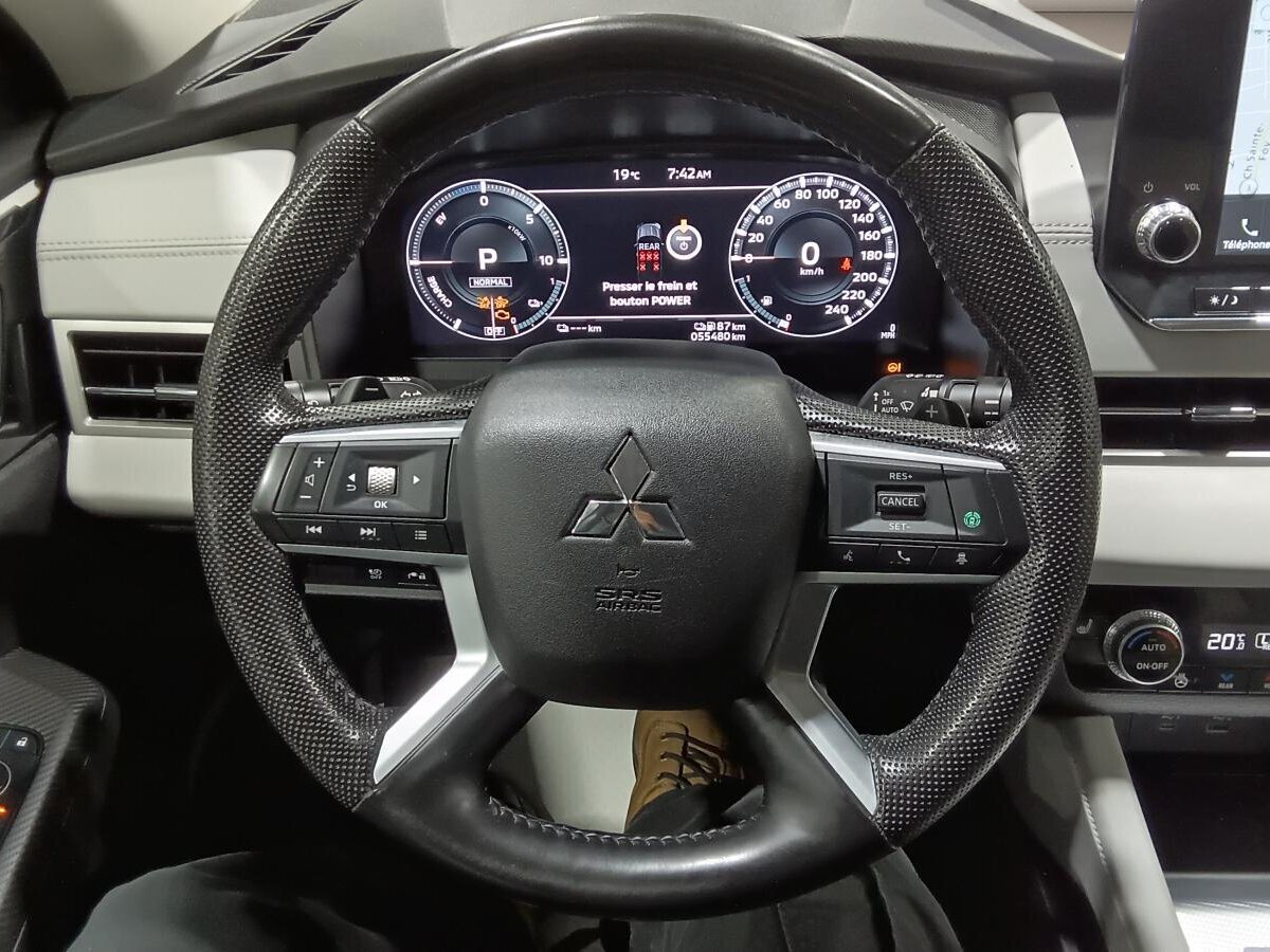 2023 Mitsubishi Outlander PHEV - Image 12