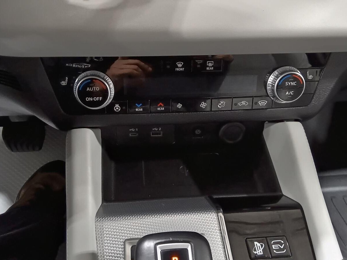 2023 Mitsubishi Outlander PHEV - Image 19