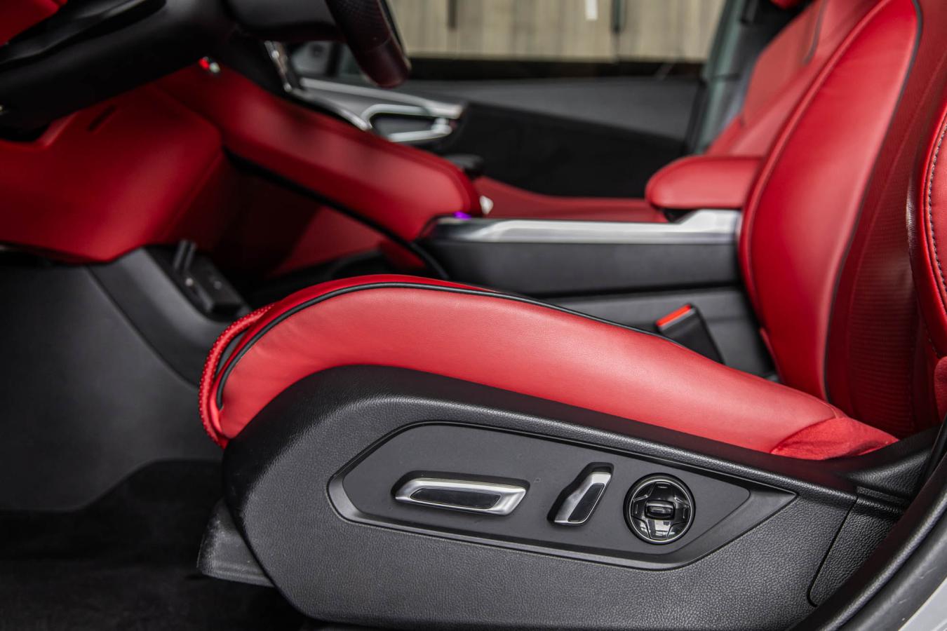 2025 Acura RDX - Image 14