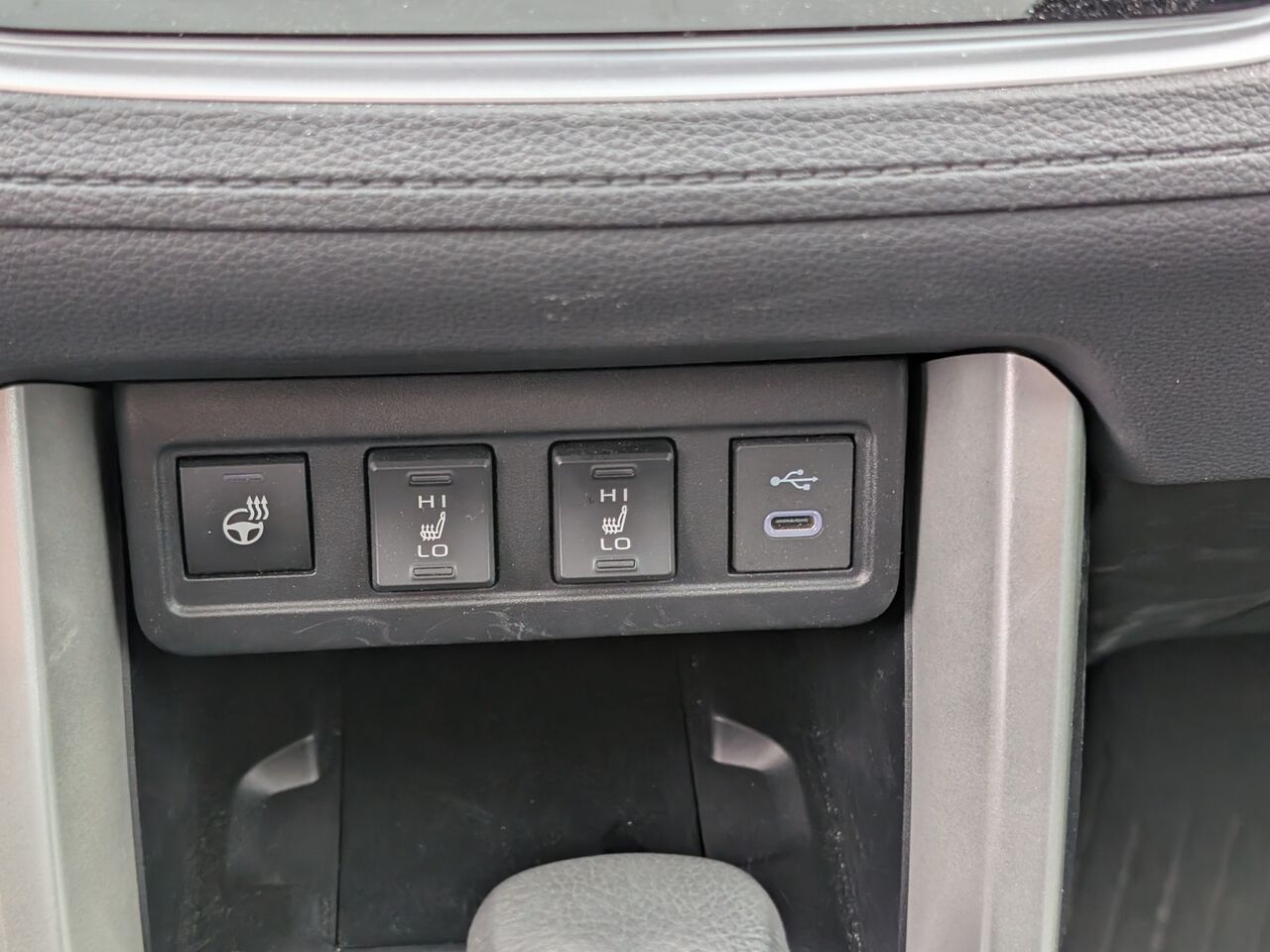 2024 Toyota Corolla Cross - Image 12