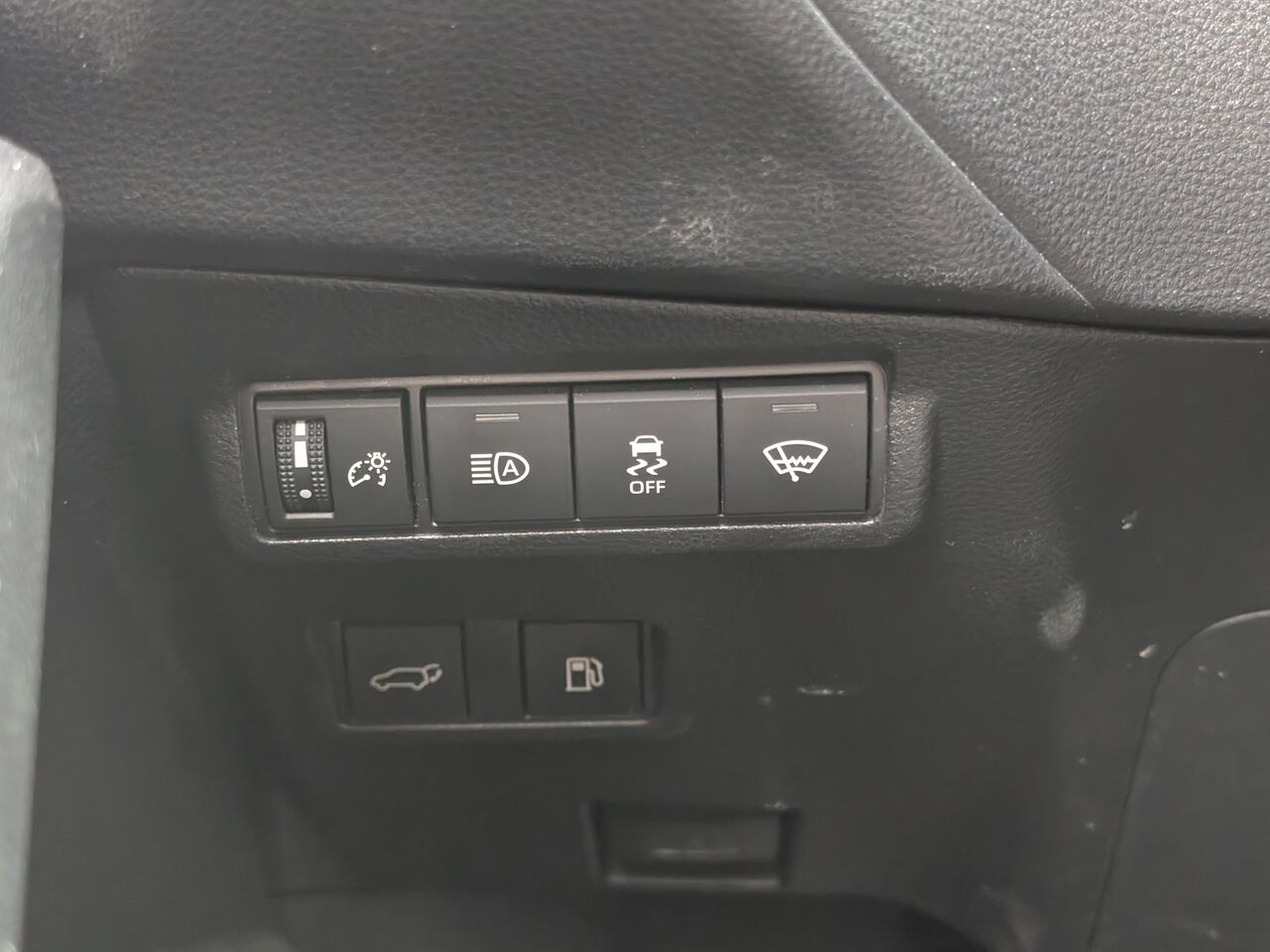 2024 Toyota Corolla Cross - Image 13