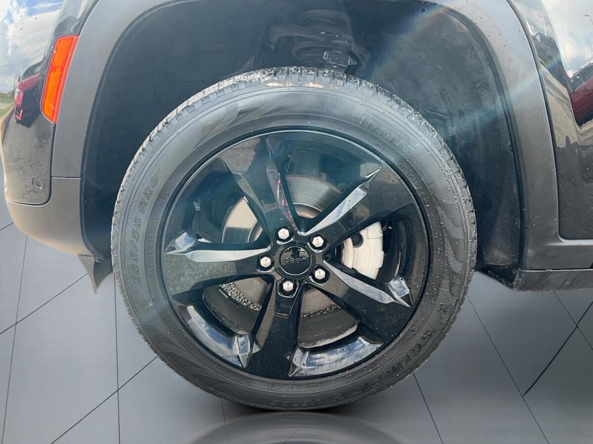 2023 Jeep Grand Cherokee - Image 9