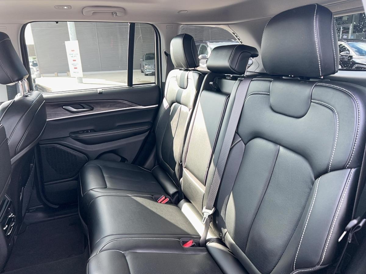 2023 Jeep Grand Cherokee - Image 16