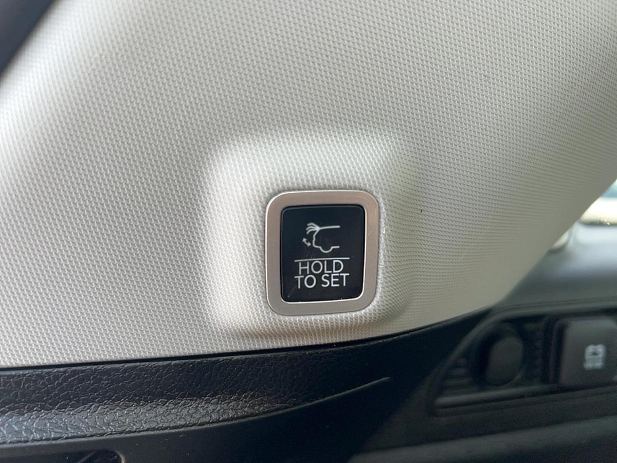 2023 Jeep Grand Cherokee - Image 21