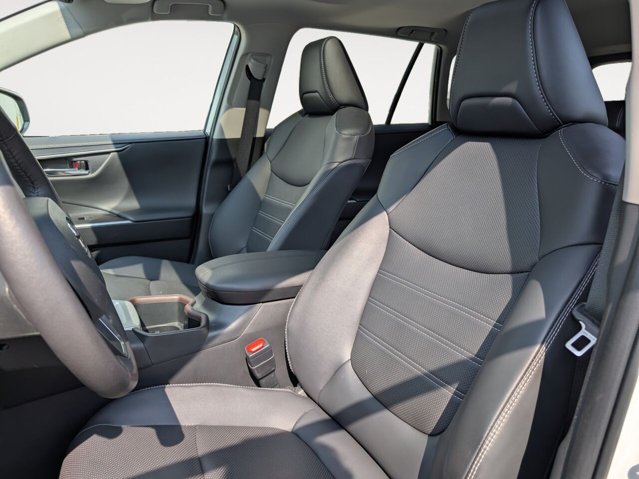 2024 Toyota RAV4 Hybride - Image 7