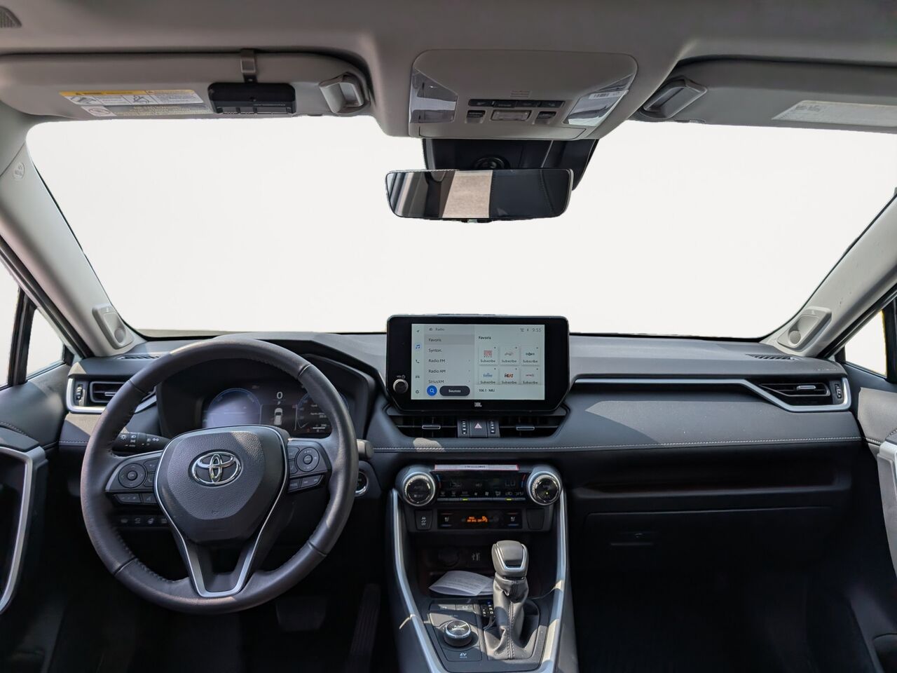 2024 Toyota RAV4 Hybride - Image 9