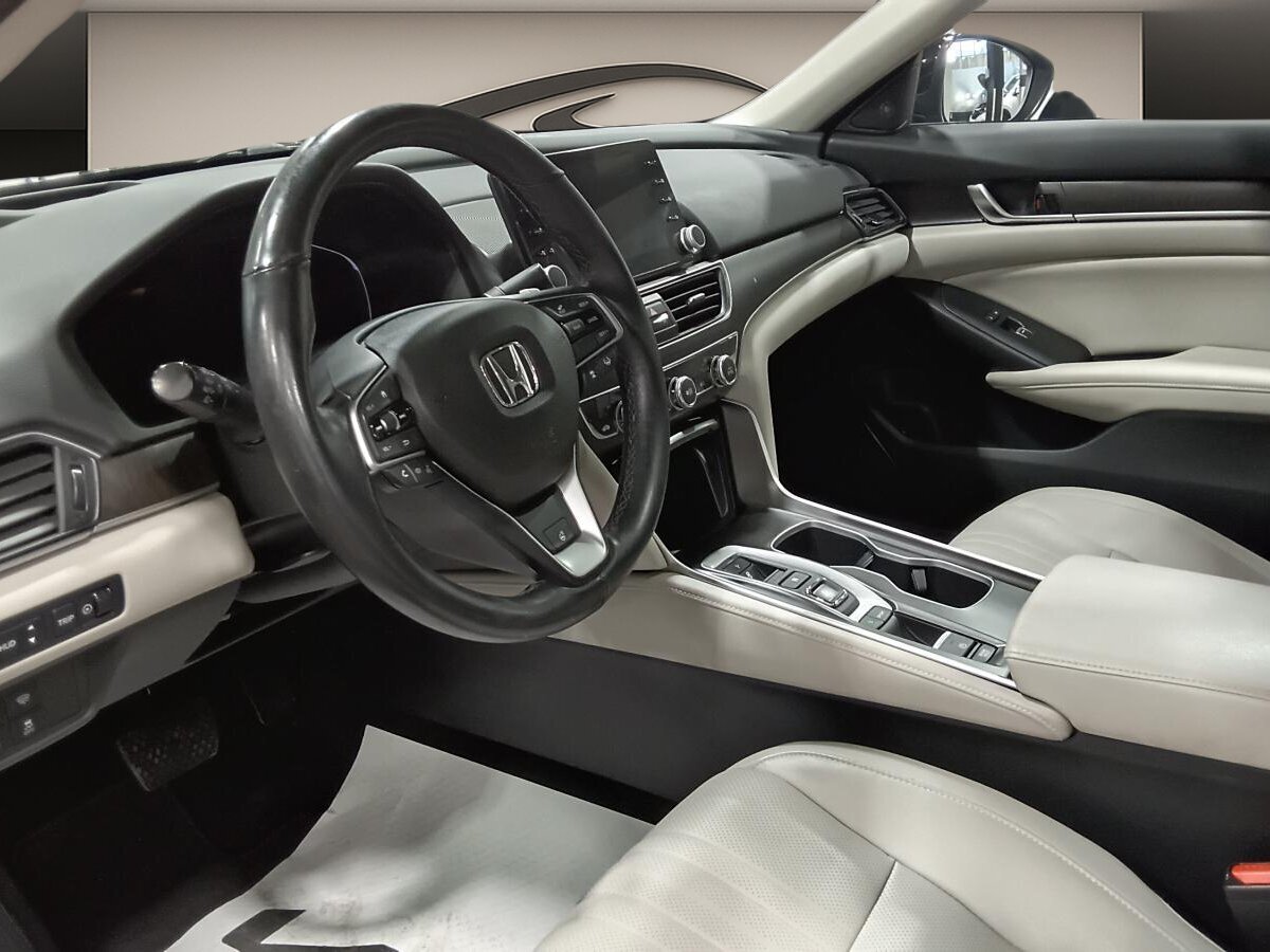 2018 Honda Accord Sedan - Image 16