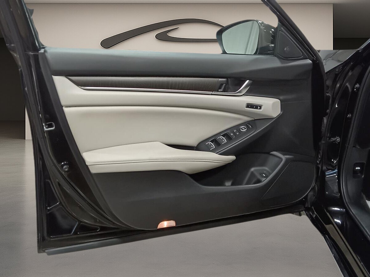 2018 Honda Accord Sedan - Image 19