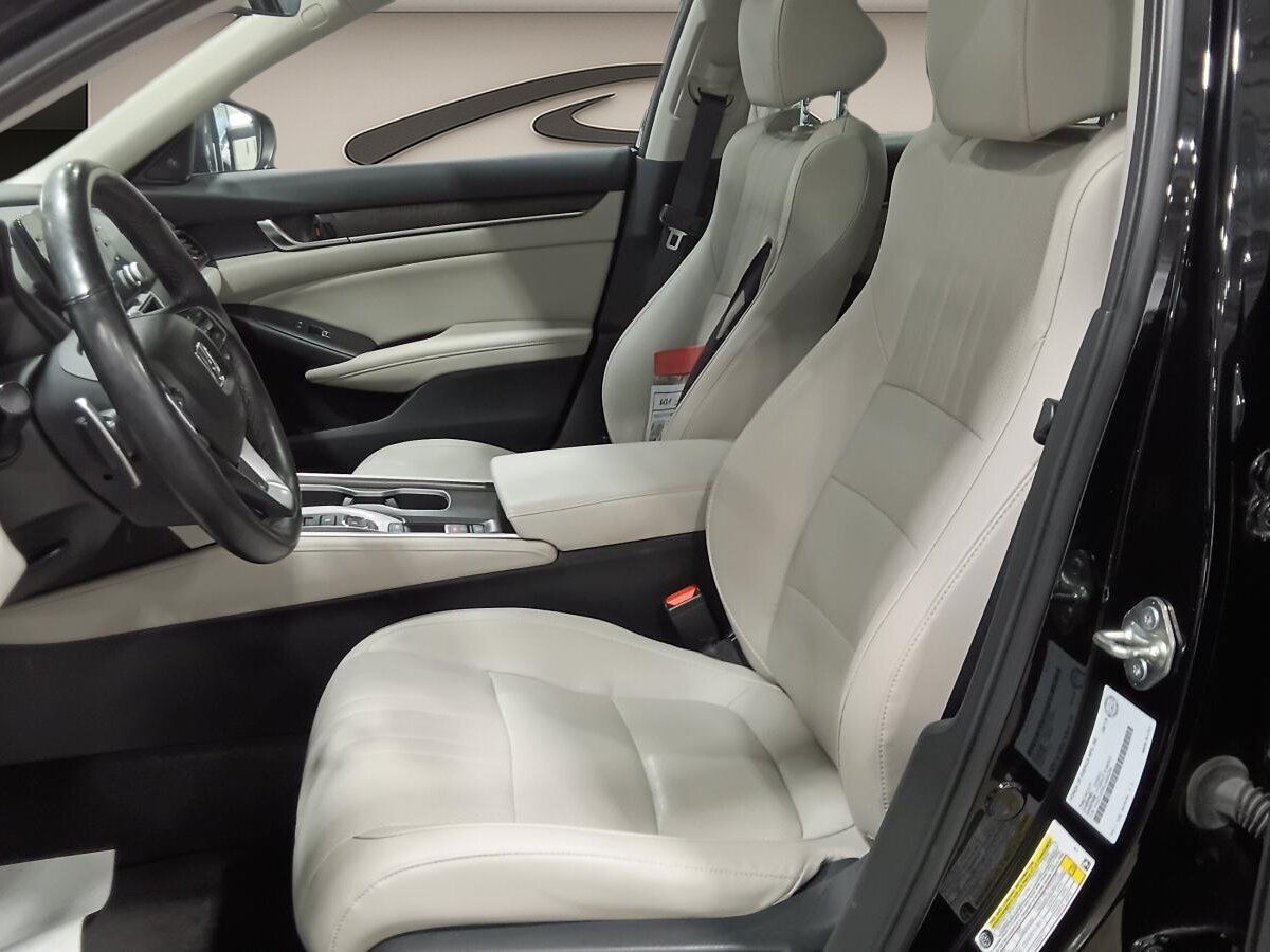 2018 Honda Accord Sedan - Image 24