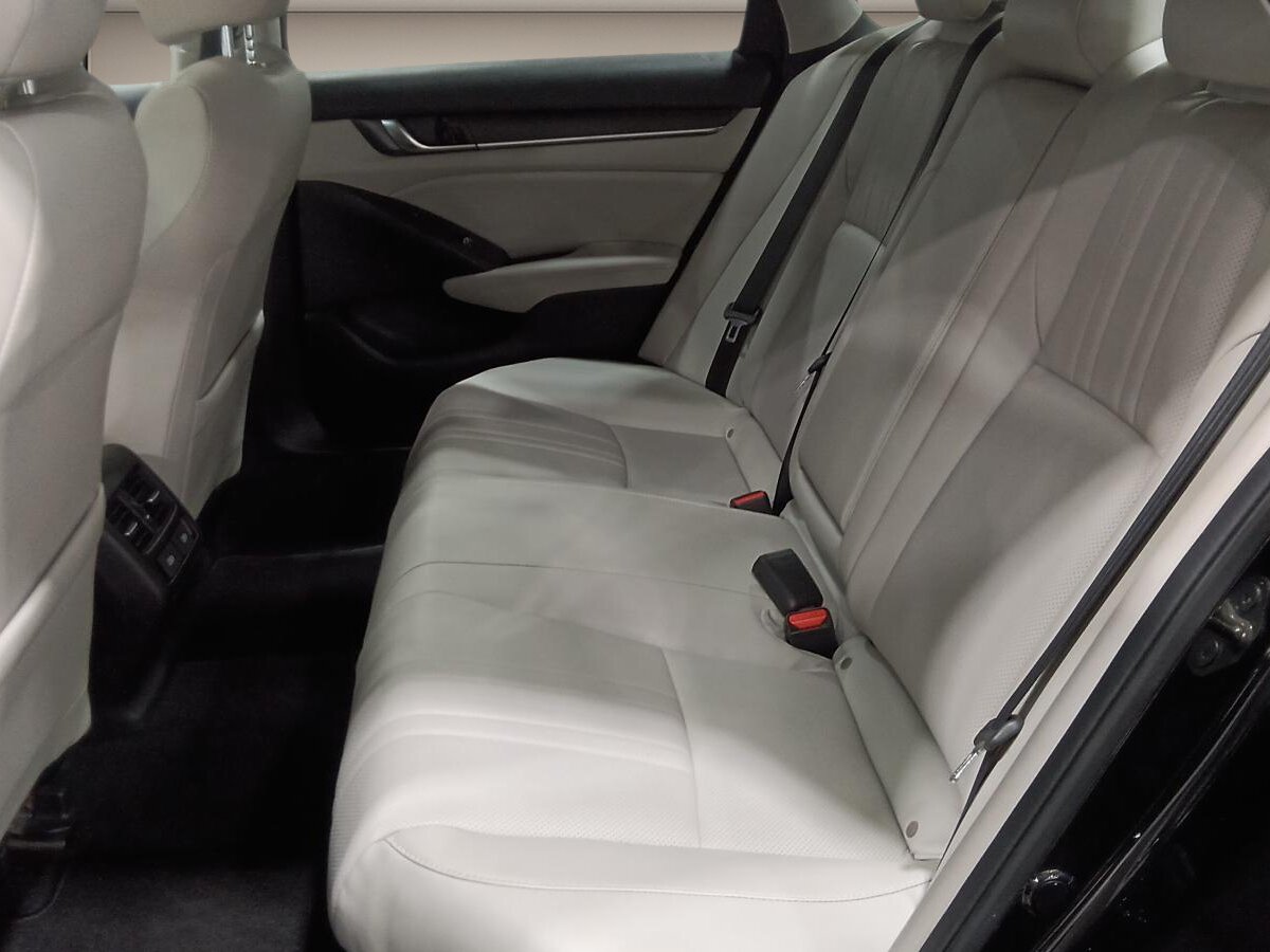 2018 Honda Accord Sedan - Image 25