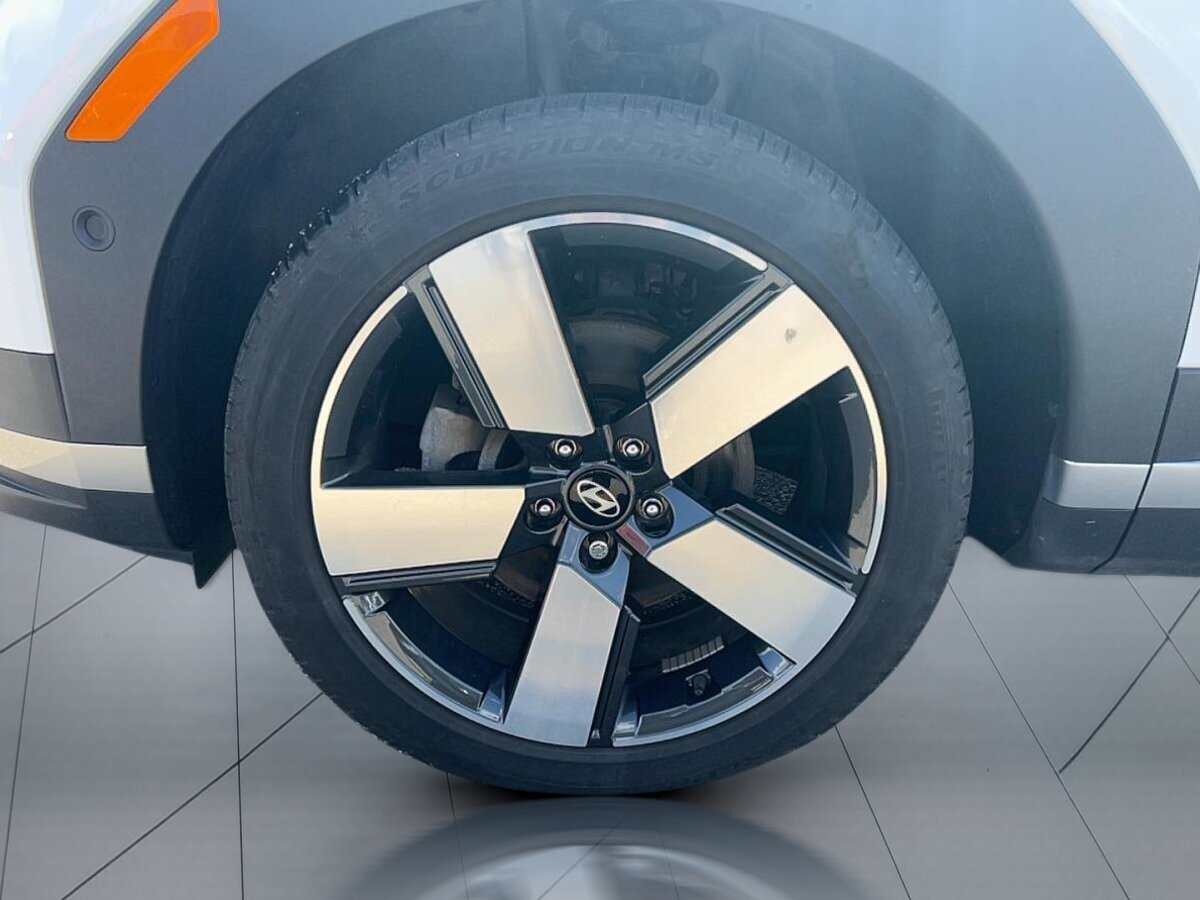 2024 Hyundai Santa Fe - Image 9