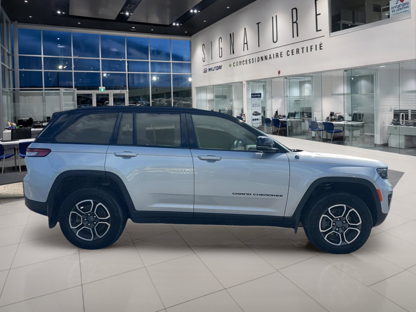 2022 Jeep Grand Cherokee 4xe - Image 4
