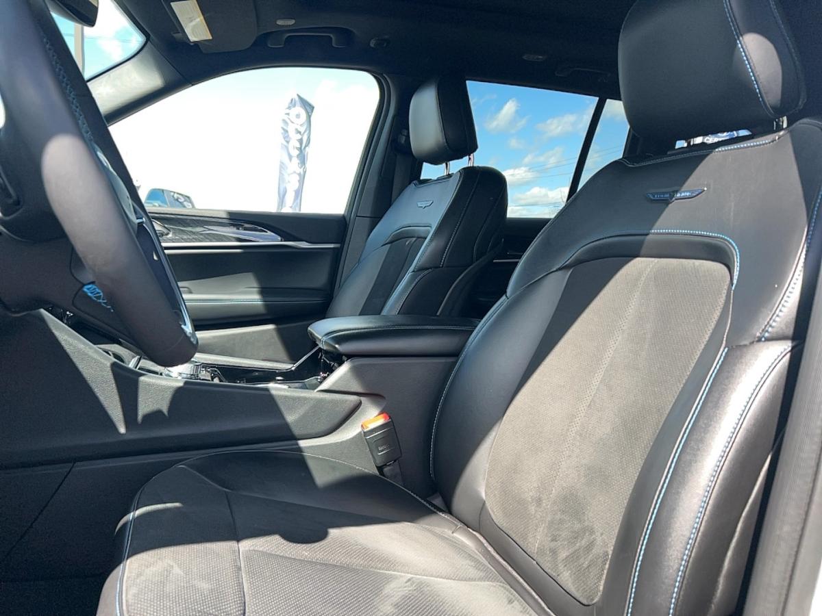 2022 Jeep Grand Cherokee 4xe - Image 12