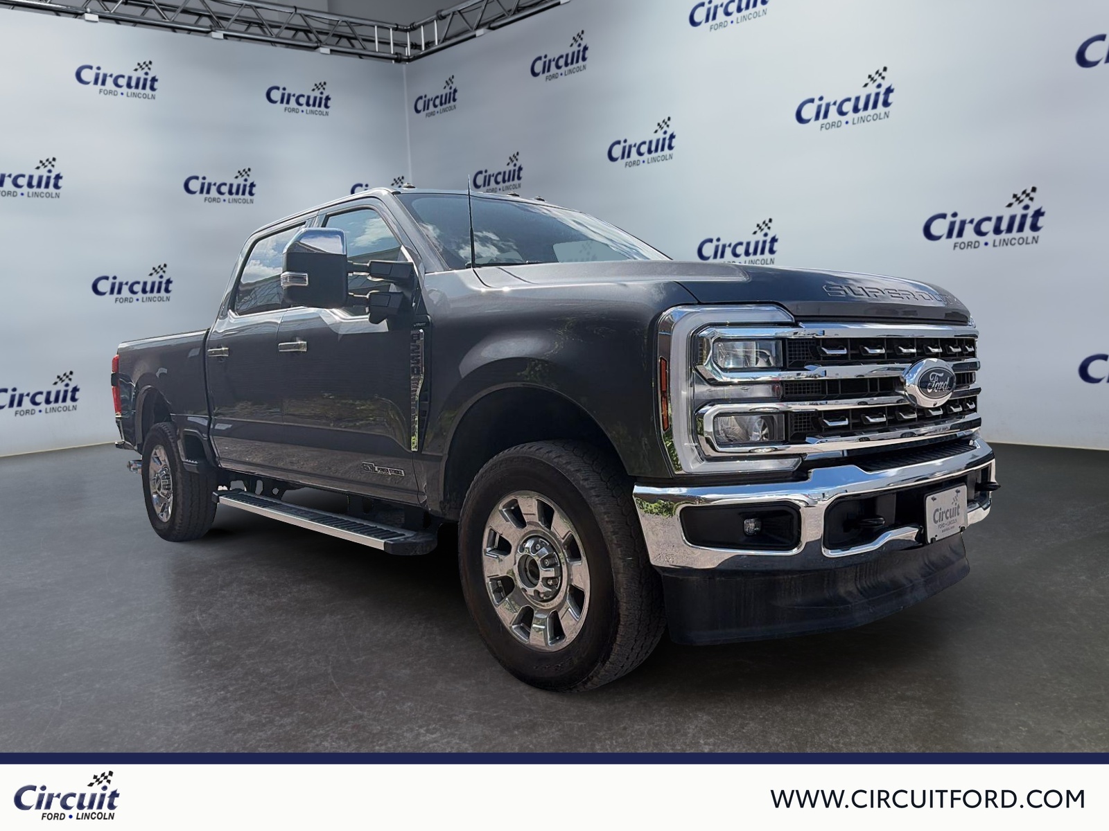 2025 Ford Super Duty F-250 SRW - Image 3